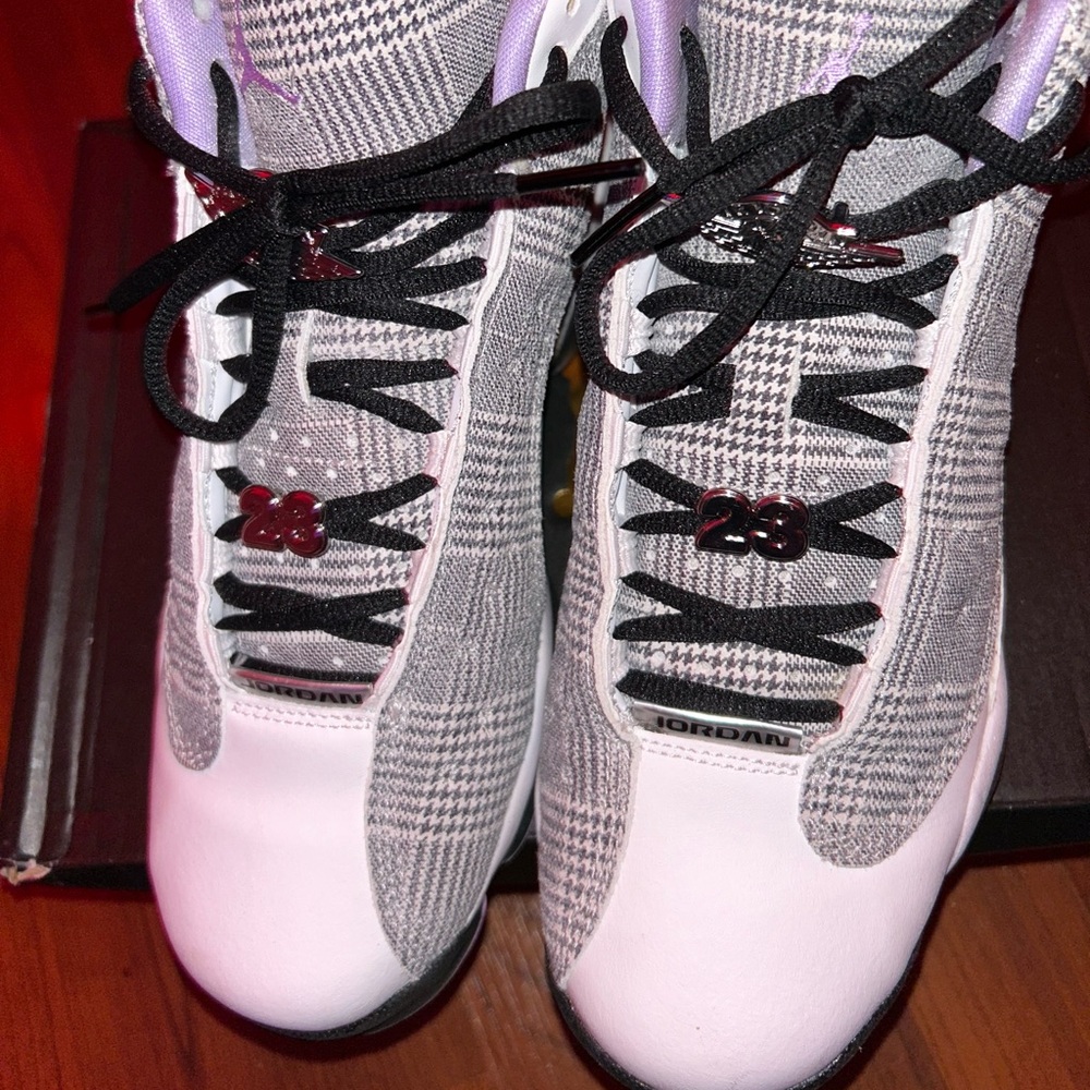 Jordan 13s “Light purple denim black” 
6.5y=8wmn WORN 1x